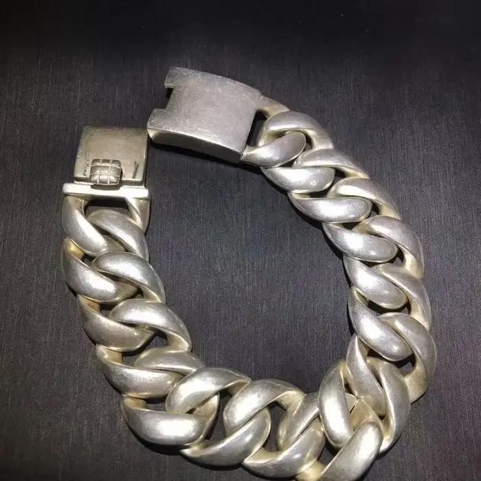 Bracelet tibétain ancien en argent audacieux