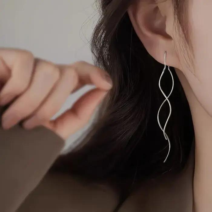 Boucles d'oreilles minimalistes à franges longues et ondulées pour femmes