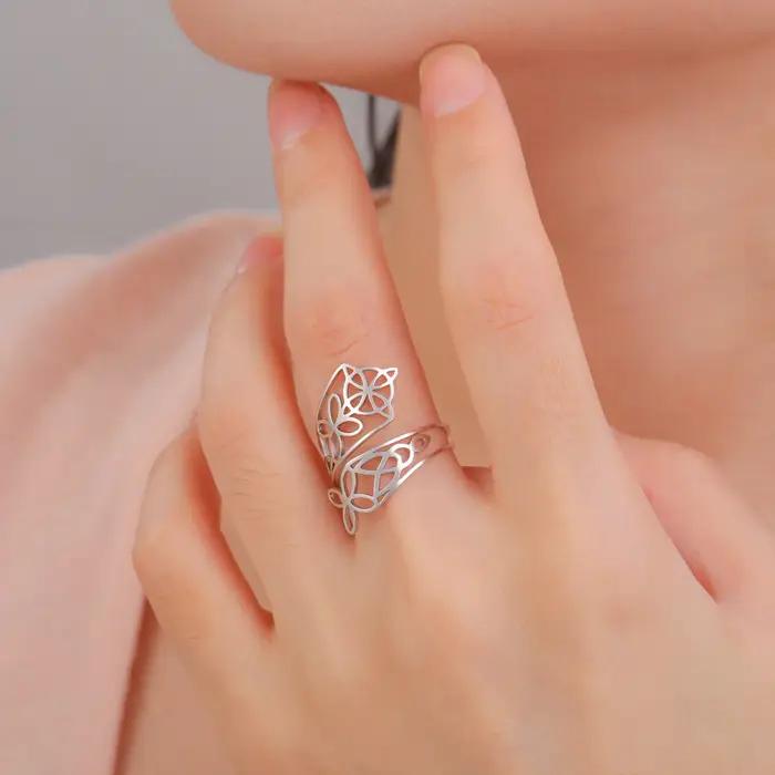 Bague Skyrim à nœud de sorcière en acier inoxydable plaqué or pour femmes style à la mode symbole de protection cadeau occasionnelle