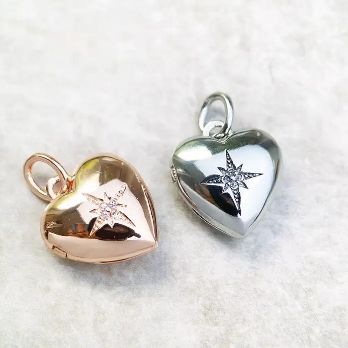 Médaillon en forme de cœur avec pendentif étoile