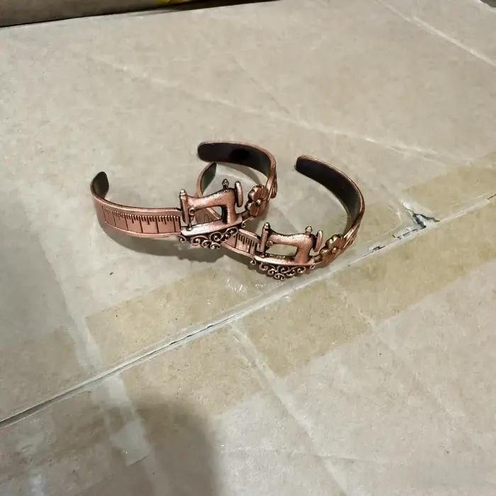 Bracelet créatif en alliage à thème machine à coudre pour femme