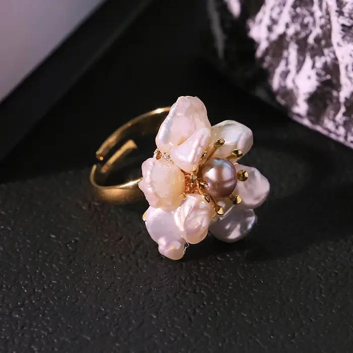 Bague baroque en perles d'eau douce naturelles