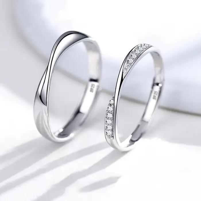 Nouveau Mobius Couple anneaux pour femmes hommes Simple noir blanc réglable Simple anneau mode maria