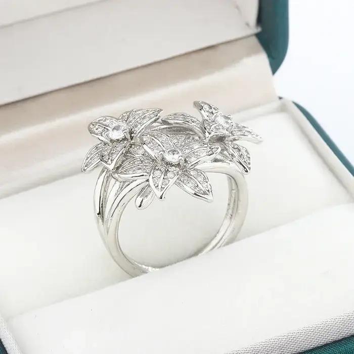 Nouvelle bague à grande fleur 2026