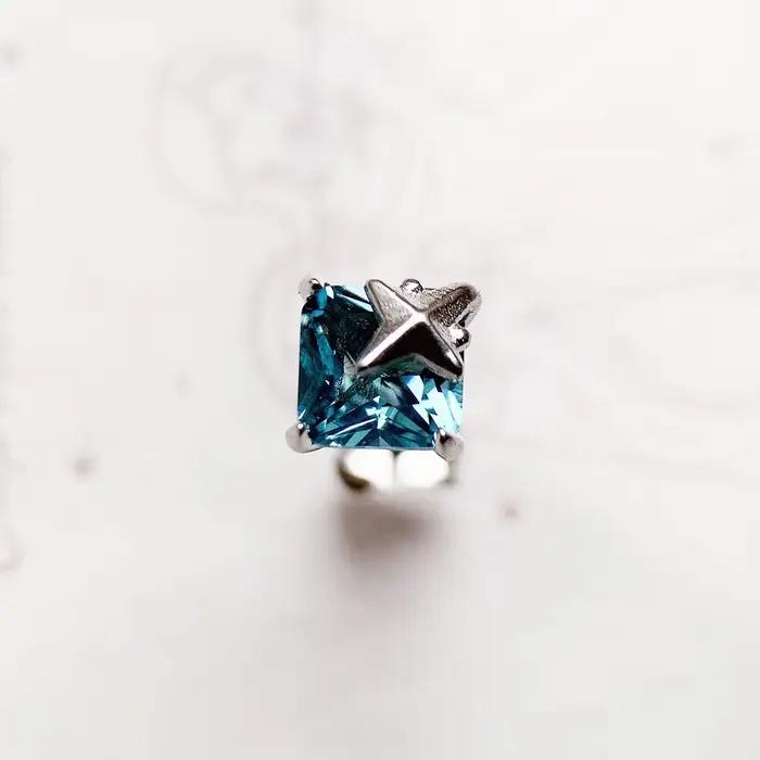 Clous d'oreilles en pierre bleue aigue-marine avec étoile