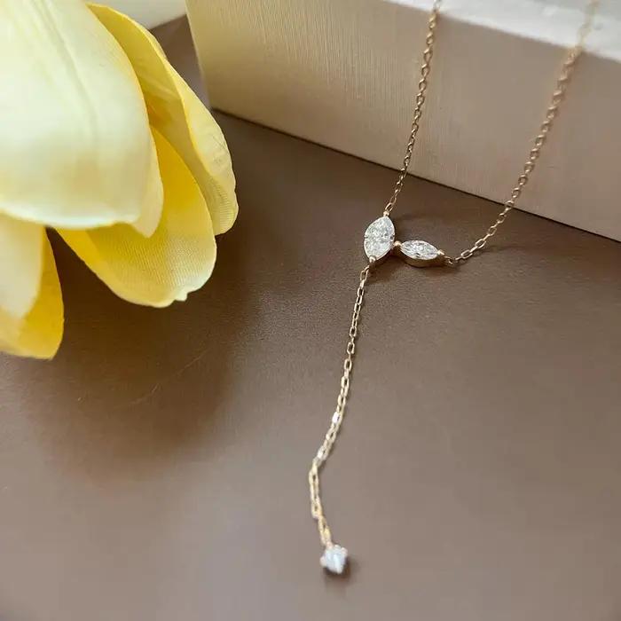 Collier pendentif lariat en moissanite taille marquise certifiée