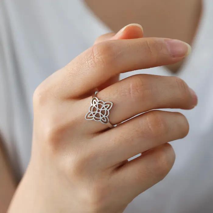Bague ajustable Nœud de Sorcière pour Femme en Acier Inoxydable