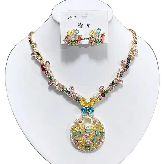 Nouvel ensemble tendance de collier et boucles d'oreilles rondes en zircon de luxe INS coloré