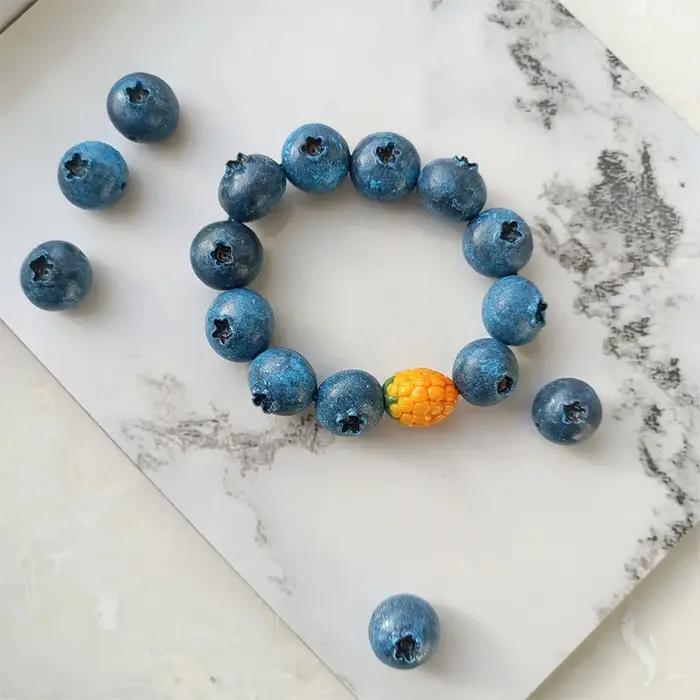 Bracelet à breloques aux baies sucrées | Fil à perles de bleuets et de framboises | Bijoux de fruits faits à la main