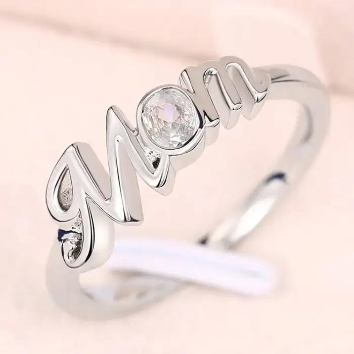 Bague en laiton sertie de zircon cubique en forme de maman pour célébrer la maternité et les occasions spéciales pour femme