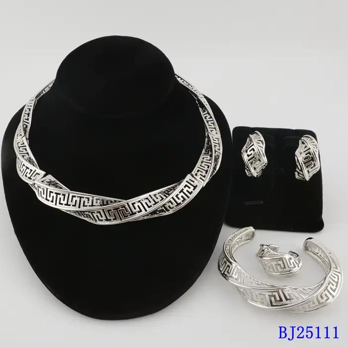 Ensemble de bijoux africains de haute qualité