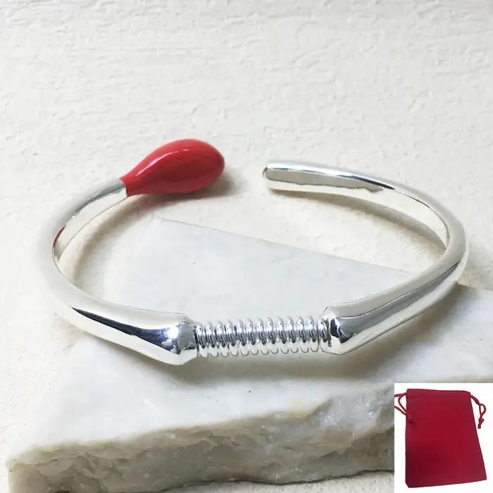 Le nouveau bracelet de perles rouges exquis d'Espagne 2025 : un mélange personnalisé de design de niche et de texture vintage