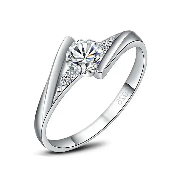 Bague carrée en acier inoxydable plaqué argent sertie de zirconium blanc pour femmes occasions spéciales anniversaires mariage