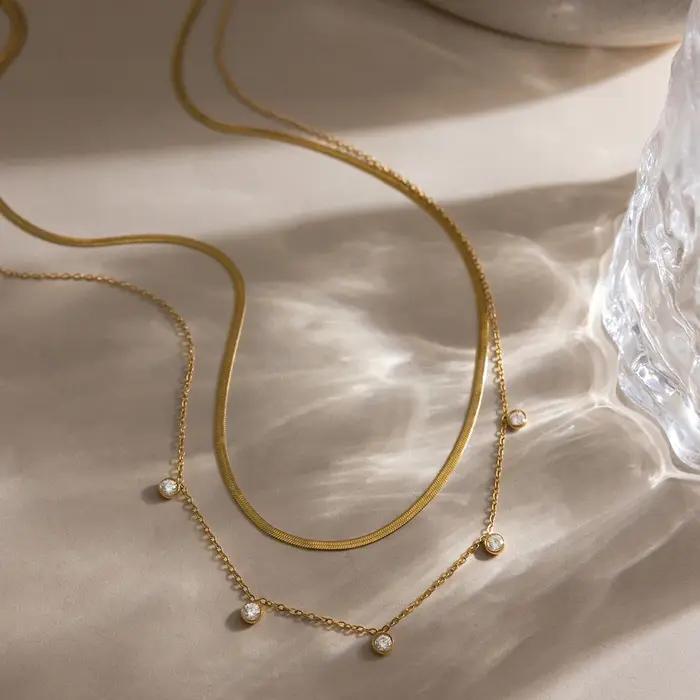 Collier avec pendentif en zircon pour femmes style moderne multicouche plaqué or 18 carats acier inoxydable soirée partie bijoux élégants
