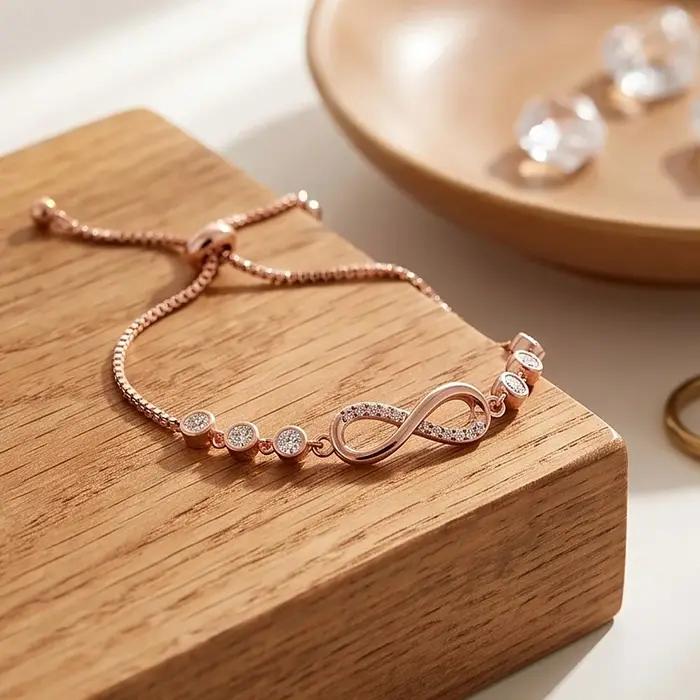 Bracelet réglable en forme de symbole d'infini en plaqué argent avec zircons brillants pour femmes occasions spéciales