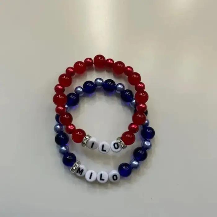 Bracelet en perles rouges et bleues fait à la main
