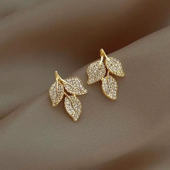 Boucles d'oreilles en forme de feuille délicate pour femmes, couleur argent/or, à la mode, cadeau fantaisie pour filles, bijoux cadeaux 2024