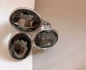 Bague ovale réglable incrustée de cristaux rétro