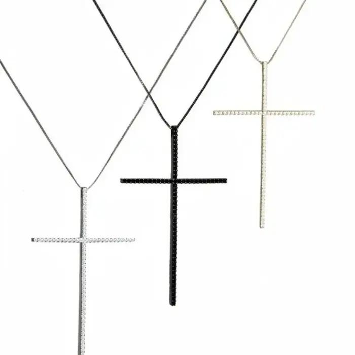 Collier torques pendentif croix en métal or jaune clair ou rouge-marron pour homme et femme occasions spéciales style traditionnel et moderne