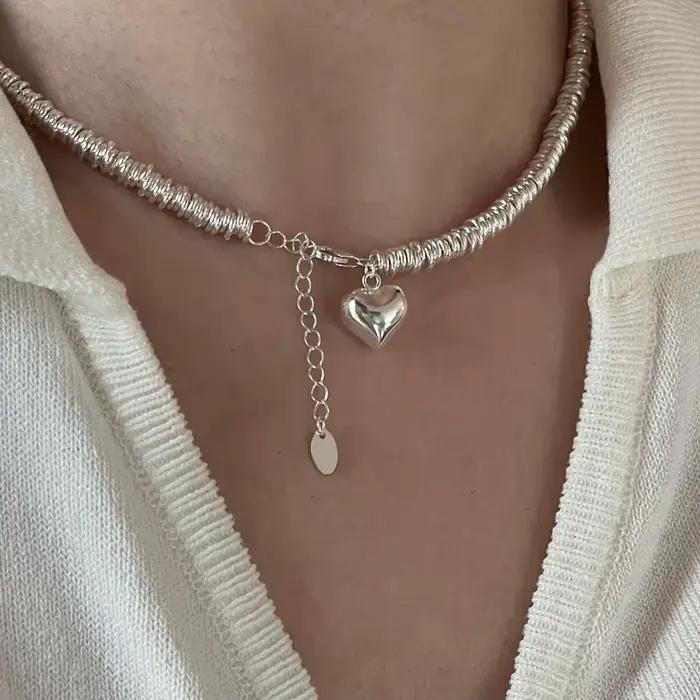 Collier couleur argent pour femmes, chaîne asymétrique élégante, chaîne en forme de cœur, bijoux de
