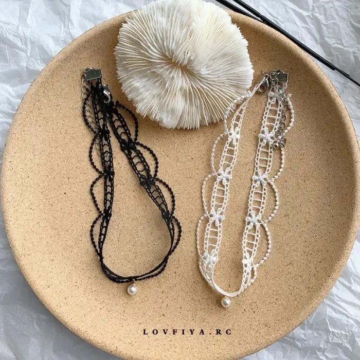 Collier ras du cou en dentelle blanche pour fille