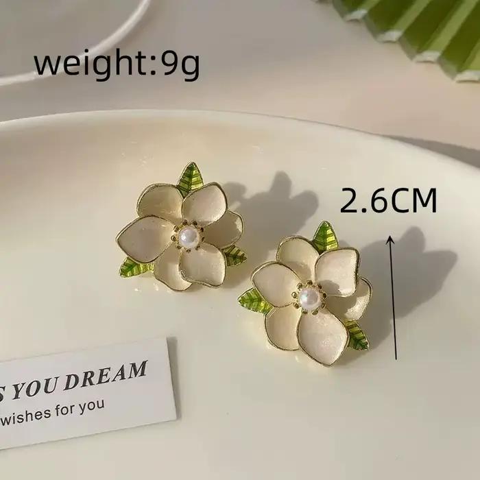 Nouvelles Grandes Boucles d'Oreilles Clous en Perles d'Imitation de Gardenia Blanc pour Femmes Bijoux Doux Cadeau de Mariage de Noël