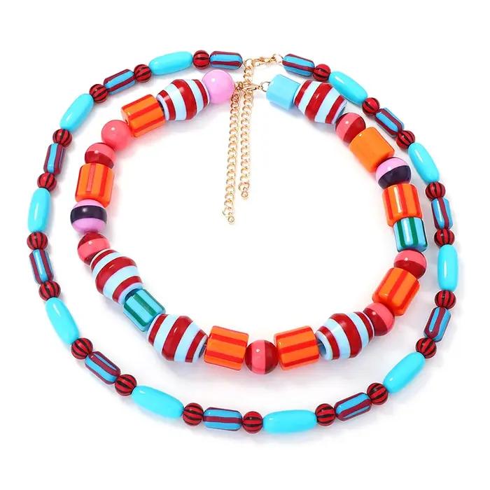 Collier superposé de perles multicolores de style bohème