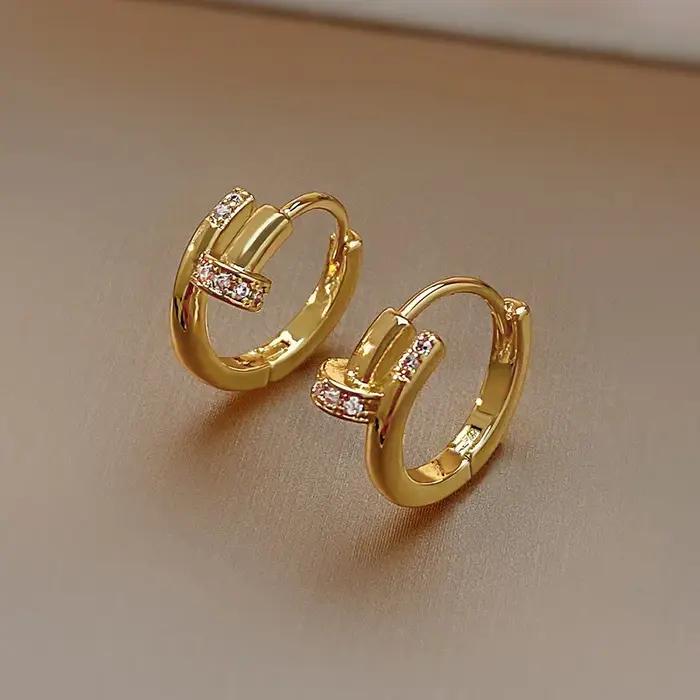 Boucles d'oreilles lettre en T en argent regardé 925