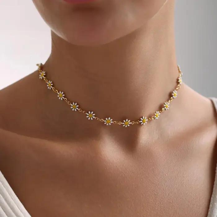 Bijoux d'été, collier de fleurs blanches et colorées pour femmes, collier de fleurs mignon qui ne se