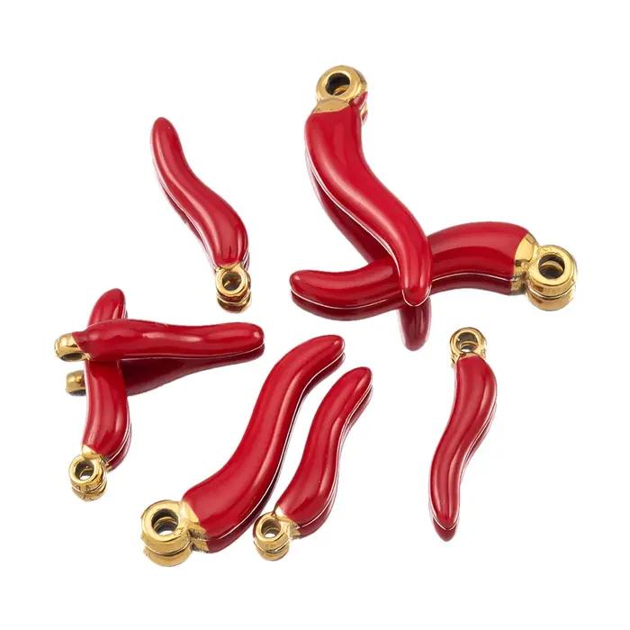 Collier pendentif en forme de piment rouge en acier inoxydable plaqué or