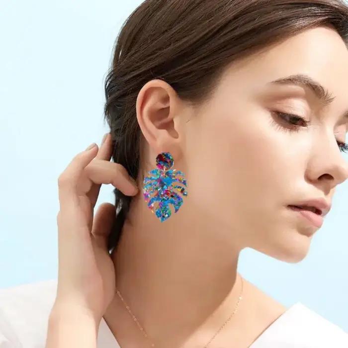 Boucle d'oreille en forme de feuille irisée colorée à paillettes acryliques
