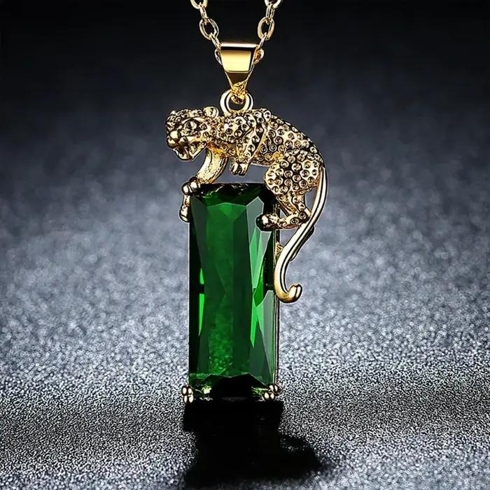 Collier de luxe à la mode incrusté de grand-mère