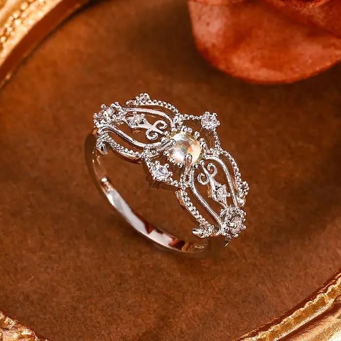 Bague classique pour femmes avec géométrie irrégulière