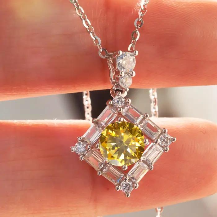 Collier Moissanite avec Pendentif Rond Plaqué Or Blanc 18K