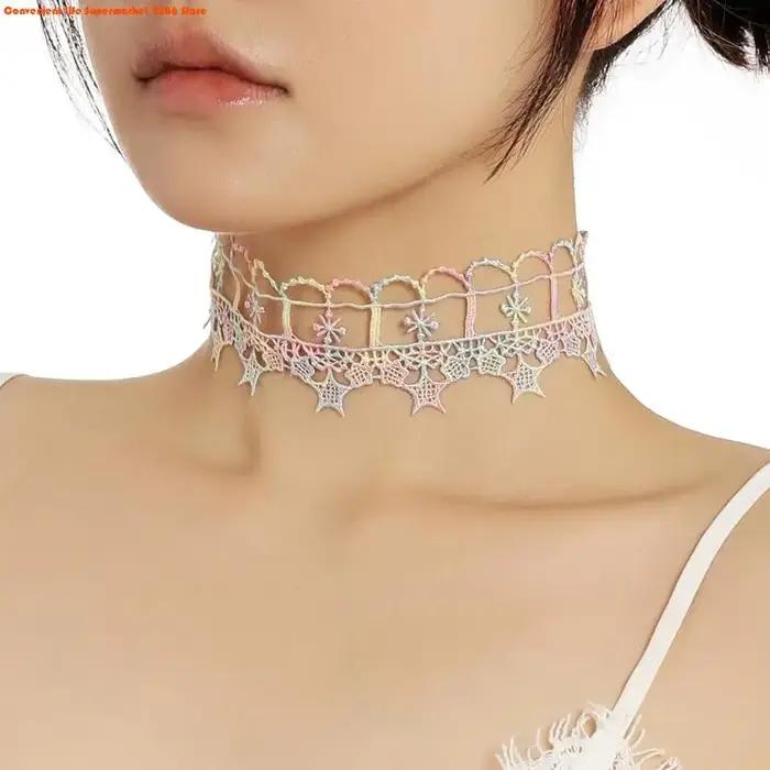 Collier en dentelle orné de fleurs délicates bijou unique à la mode pour femmes occasions spéciales