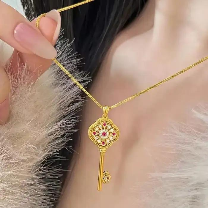 Collier classique en or 18 carats avec fleur et diamants bijou élégant cadeau femme occasions spéciales
