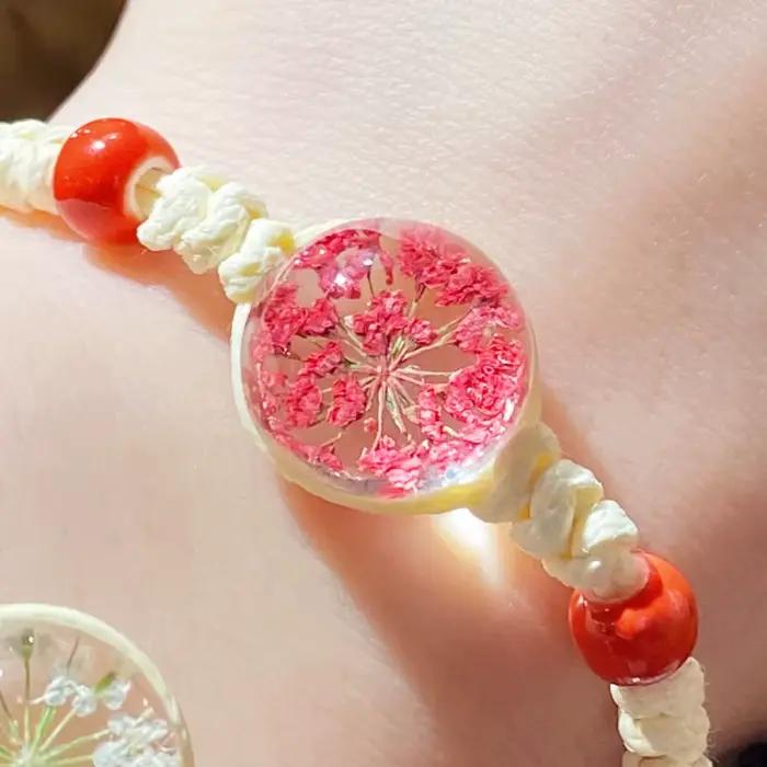 Bracelet floral tissé à la main, mignon, chic, bohème, unique pour femmes, bijou de poignet tendance et esthétique, idéal pour le quotidien, les fêtes, la plage et les vacances.