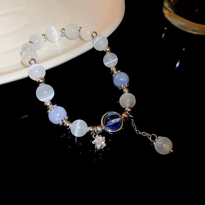 Bracelet en pierre opale bleu-violet avec étoile de la lune pour femmes romantique et élégant à offrir pour les occasions spéciales