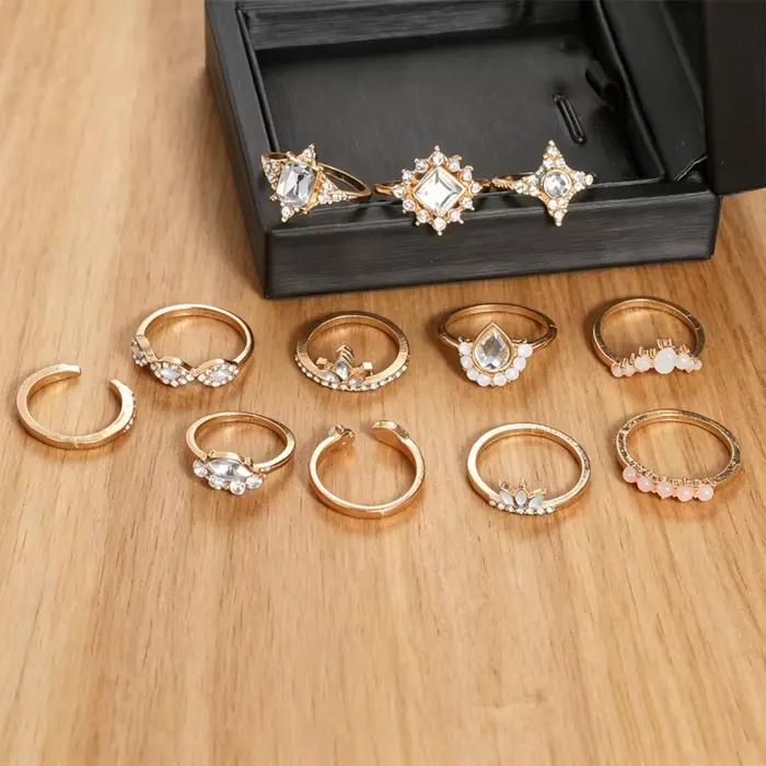 Ensemble de bagues rétro en or avec couronne et gemmes pour femme – Design géométrique élégant et polyvalent – Bijoux de main