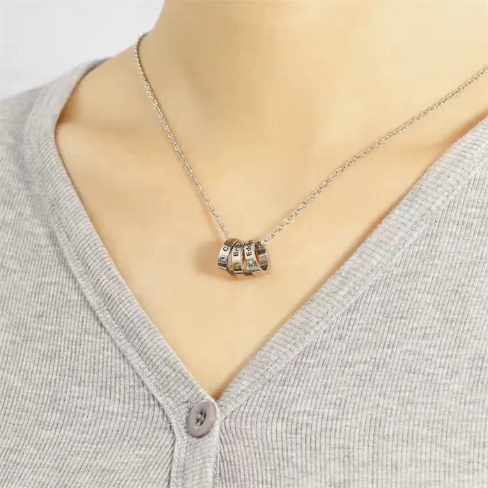 Collier personnalisé avec pierres de naissance pour 1 à 6 noms de famille