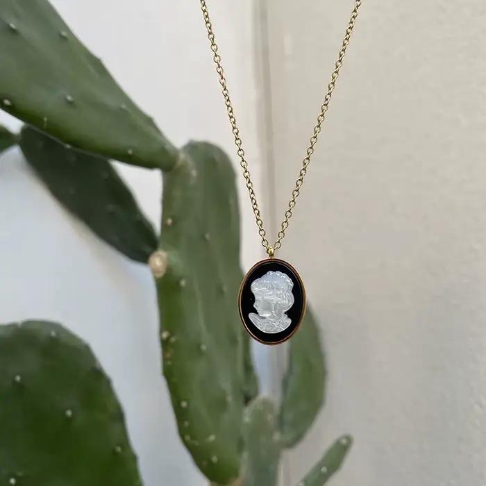 Amaiyllis Collier ras du cou en or 18 carats