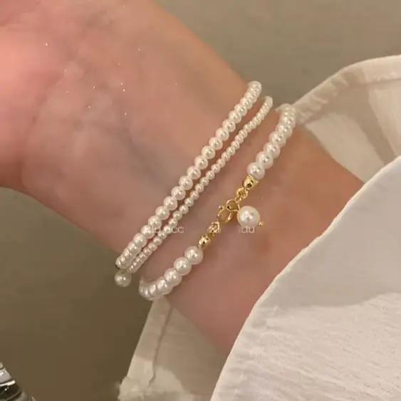 Bracelet à breloques en perles dorées style mignon romantique pour femmes occassions spéciales soirée party accessorise minimaliste élégant