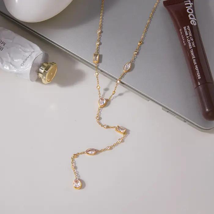 Collier Yori en acier inoxydable blanc avec zircon cubique géométrique