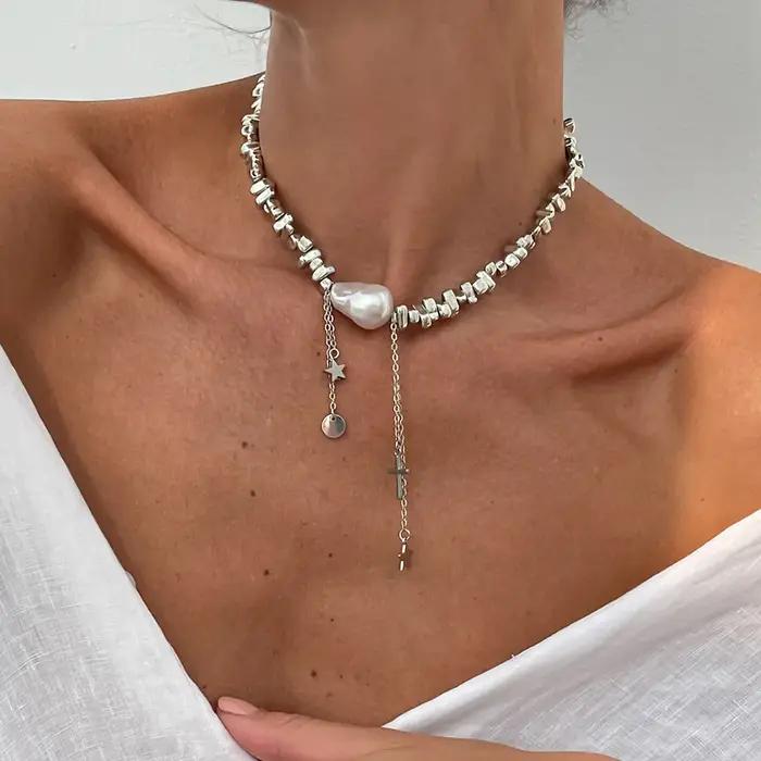 Collier vintage aux perles d'imitation irrégulières pour femmes élégance sophistiquée occasions spéciales mariage soirée festive