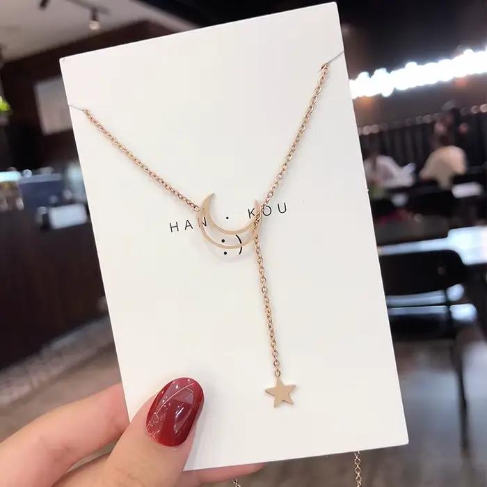Nouveau Simple lune étoile pendentif collier ras du cou