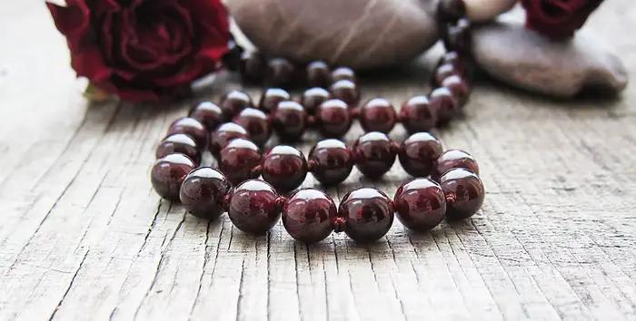 Collier de grenat naturel court noué à la main pour femmes occasions spéciales yoga mala perles bijoux cadeaux pour petites amies