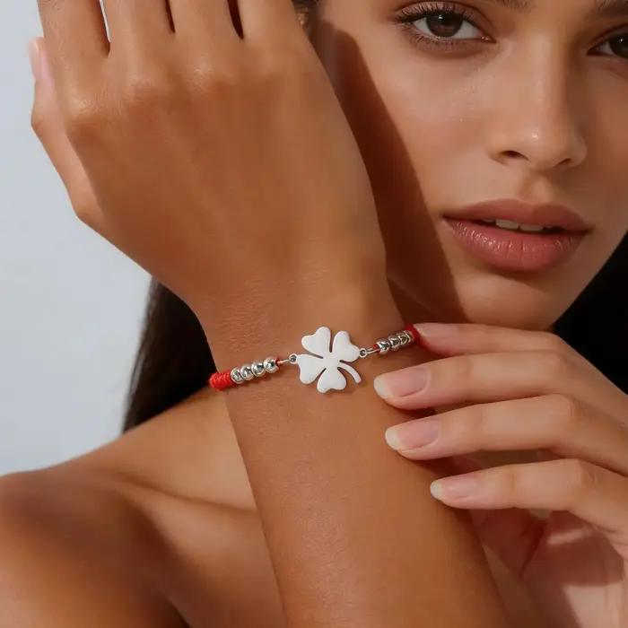 Bracelet à breloques trèfle porte-bonheur rouge noir
