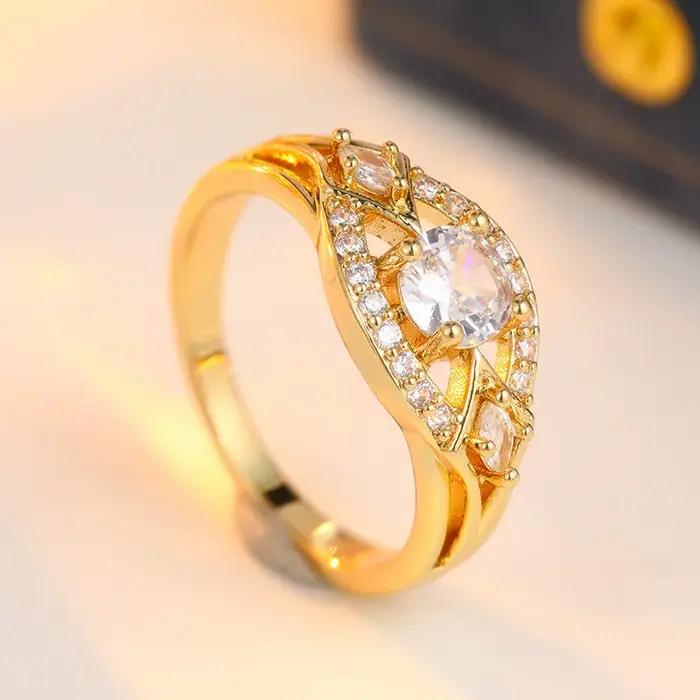 Bague de fiançailles de luxe légère, incrustation de zircon cubique exquis, bague classique plaquée or, bijoux de mariage pour femmes