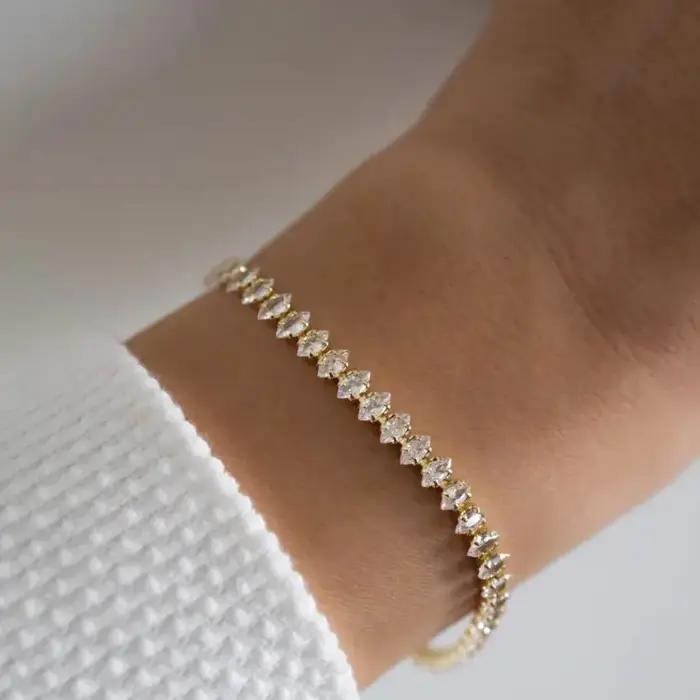 Nouveau Marquise ovale carré coupe luxe couleur argent sur la main Tennis Bracelet