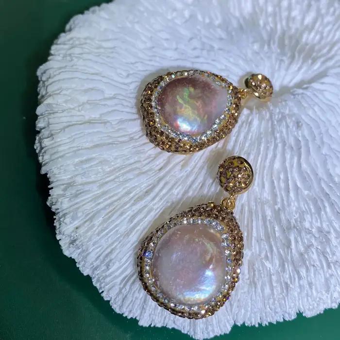 Boucles d'oreilles en perles baroques naturelles faites à la main pour femmes avec diamants rouge pour soirée ou quotidien